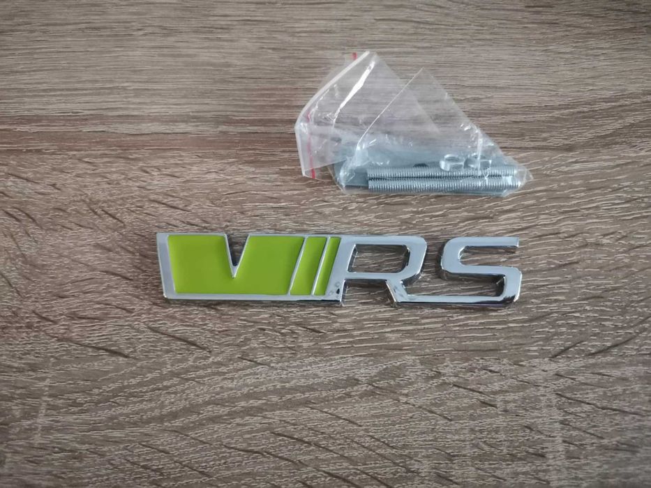 Skoda VRS емблема за решетка отровно зелено със сребристо