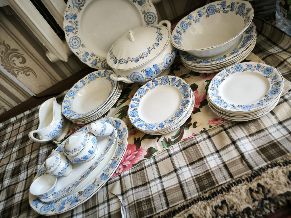 Продам сервис столовой и посуды новые в хорошем состоянии