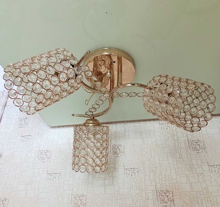 Люстра трехрожковая.