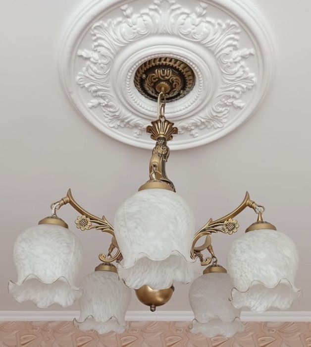 Продам люстру в гостиную