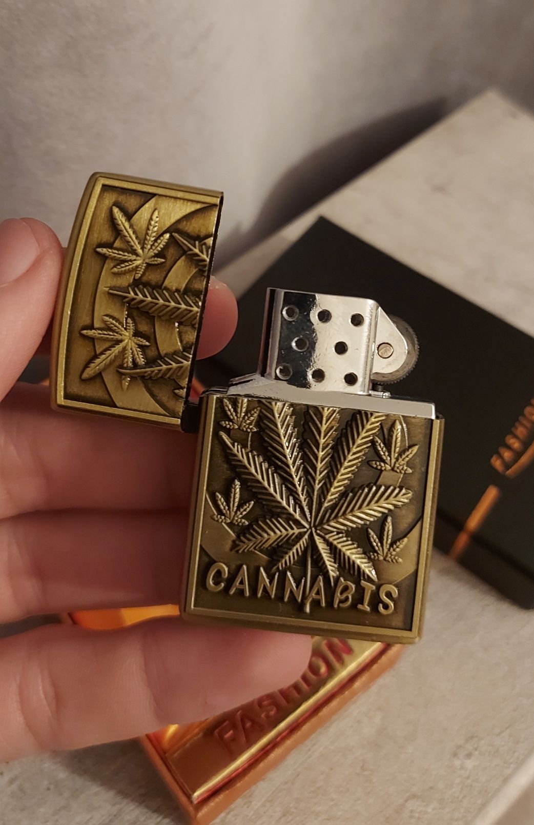 Газовая зажигалка под Zippo. Подарочная зажигалка Lighter cannbis