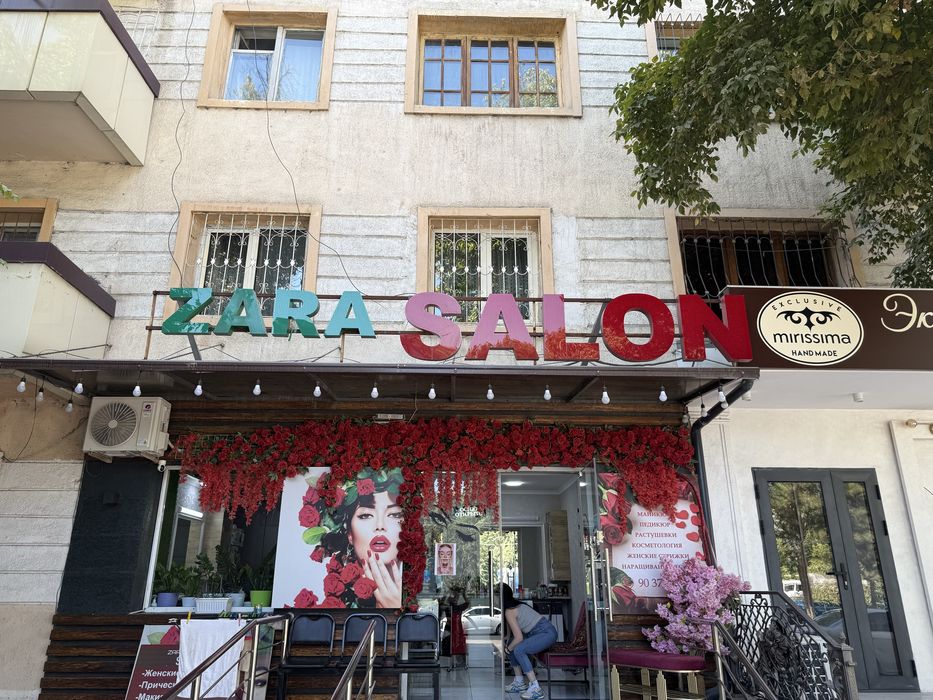 Вывеска для салона со светодиодной подсветкой на фасад