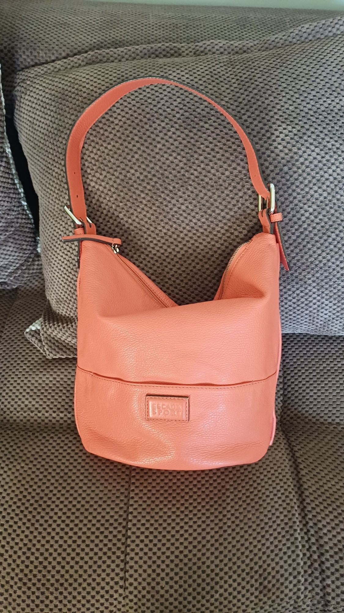 Escada sport чанта от естествена кожа