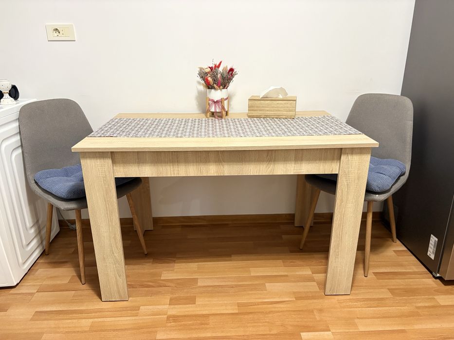 Masa bucatarie din pal.Stare foarte buna.