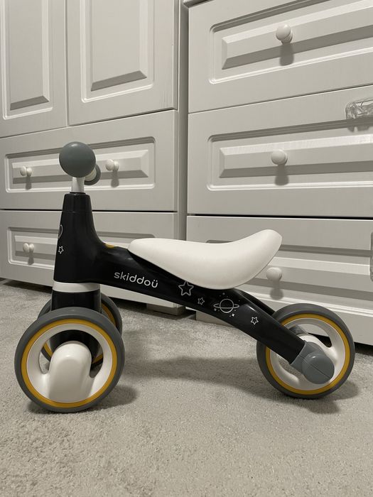 Tricicleta copii, Skiddou