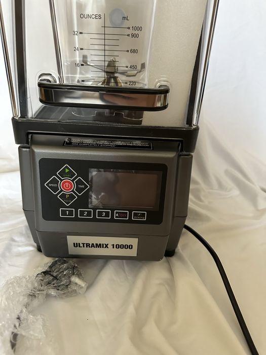 Блендер Benchstar KS-10000 Pro.