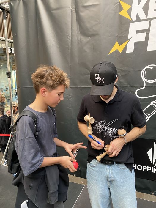 Kendama Krom cu semnătura lui Xremus