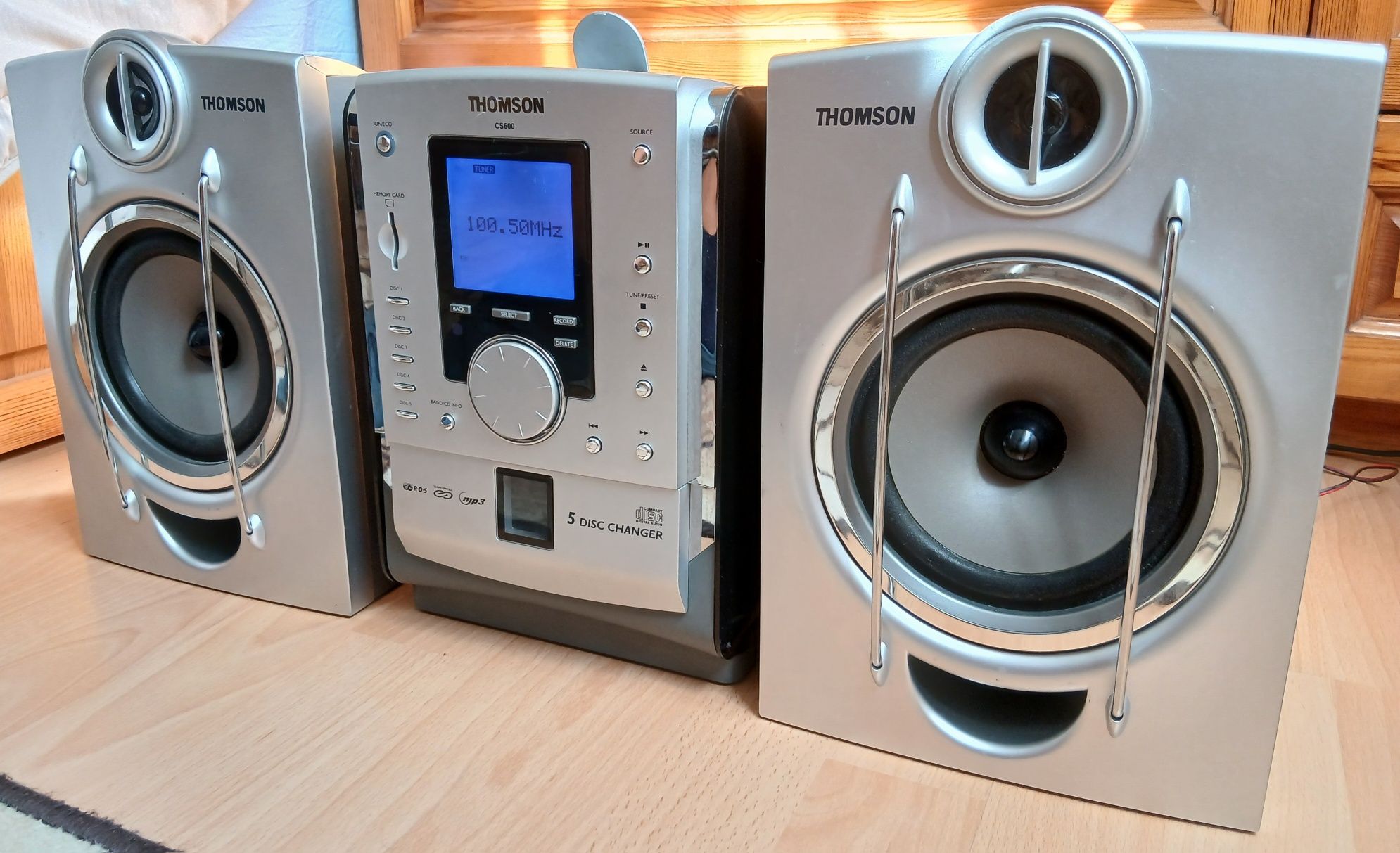 Аудио уредба Thomson USB SD FM Aux с тонколони 60W