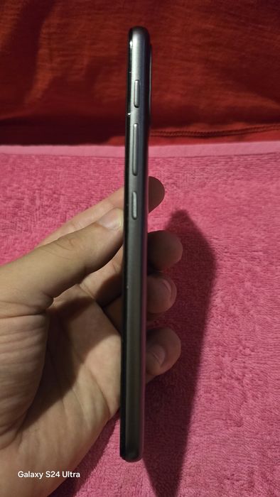 Продавам Motorola moto E 20