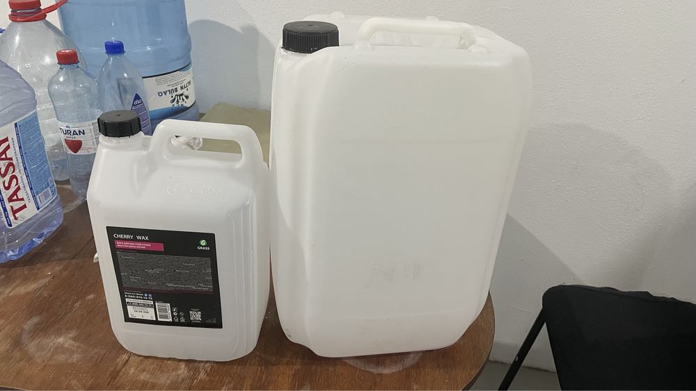 Продам канистры 25 и 10 л