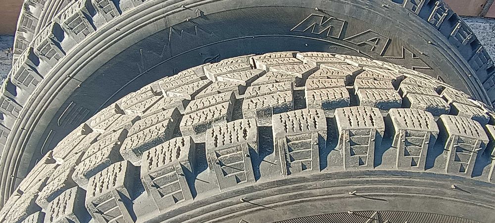 Продавам зимни гуми Maxxis Presa Suv 215/70/16