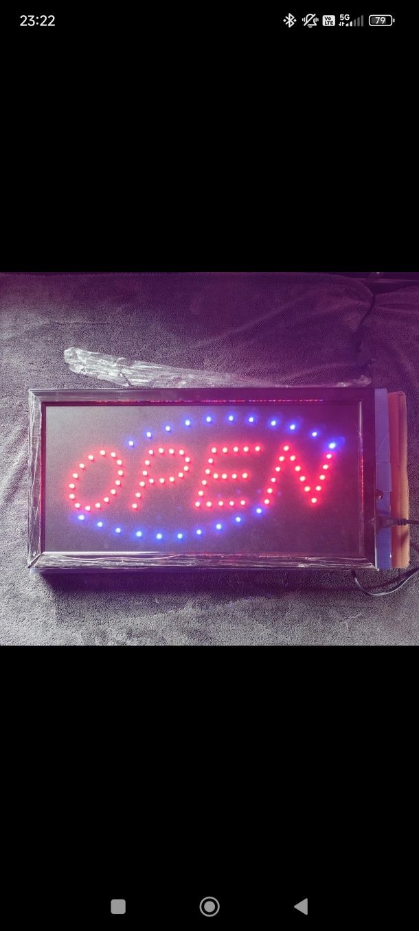 Semn luminos "OPEN"