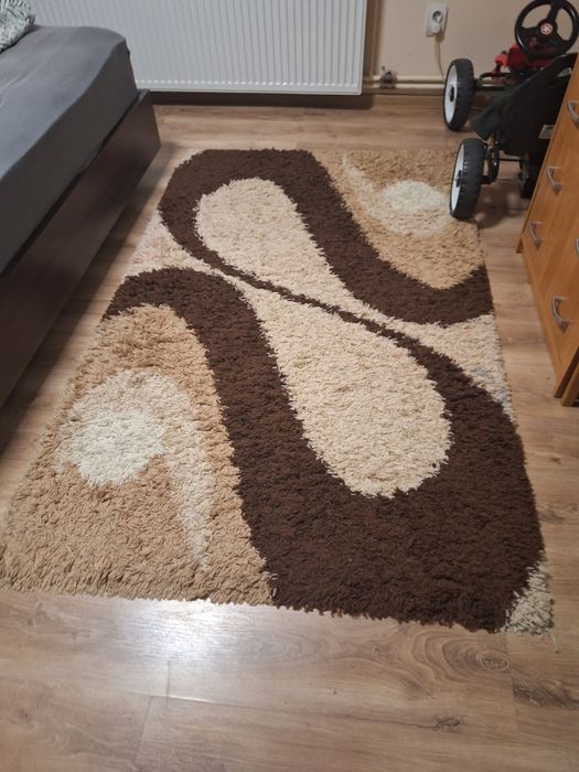 Vand covoare cu fir lung!