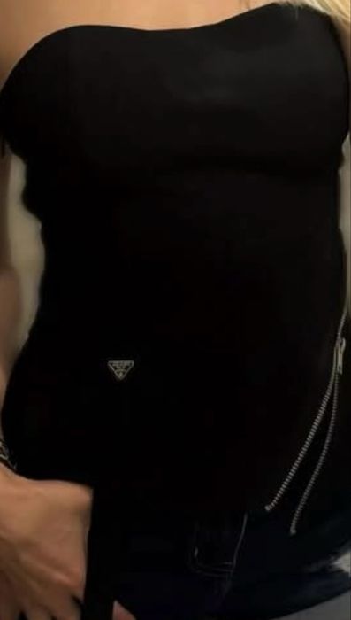 Стилен черен топ Prada