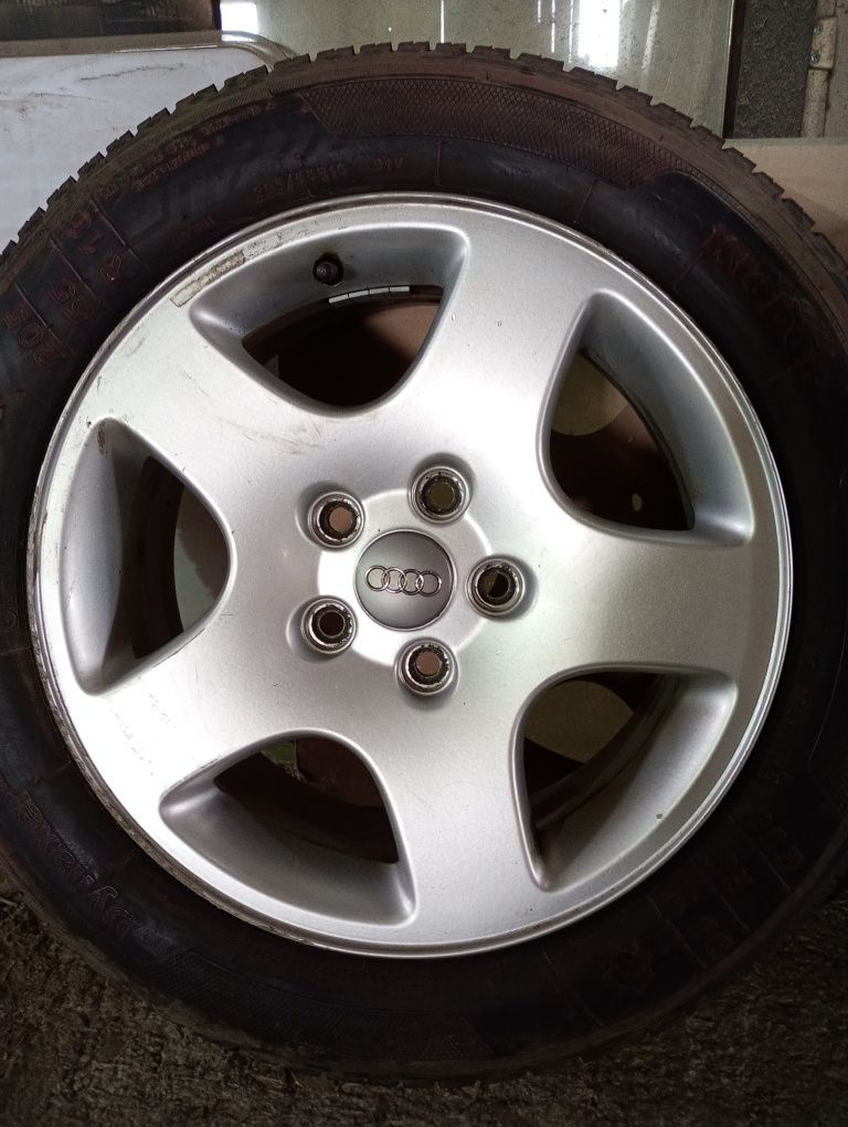 AUDI джанти със летни гуми 205/55/16 7J ET45 5x112 цо 56,6