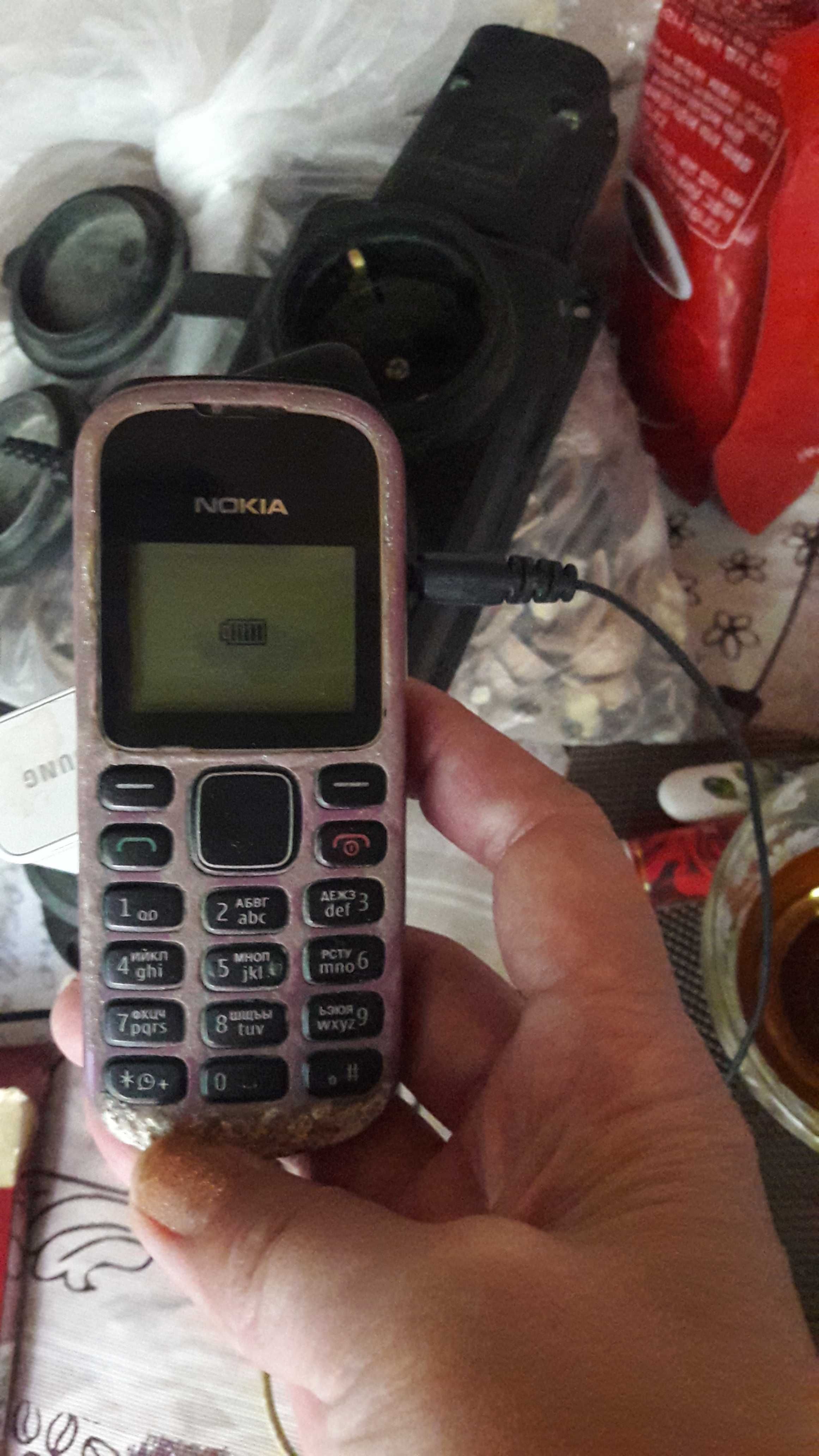 Продам  бордовый nokia1280