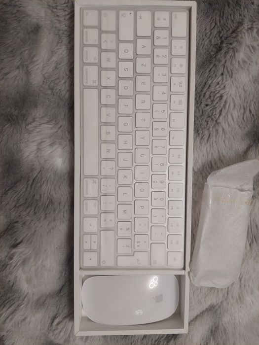 Vând tastatură + mouse  Apple magic  keyboard noi în cutie