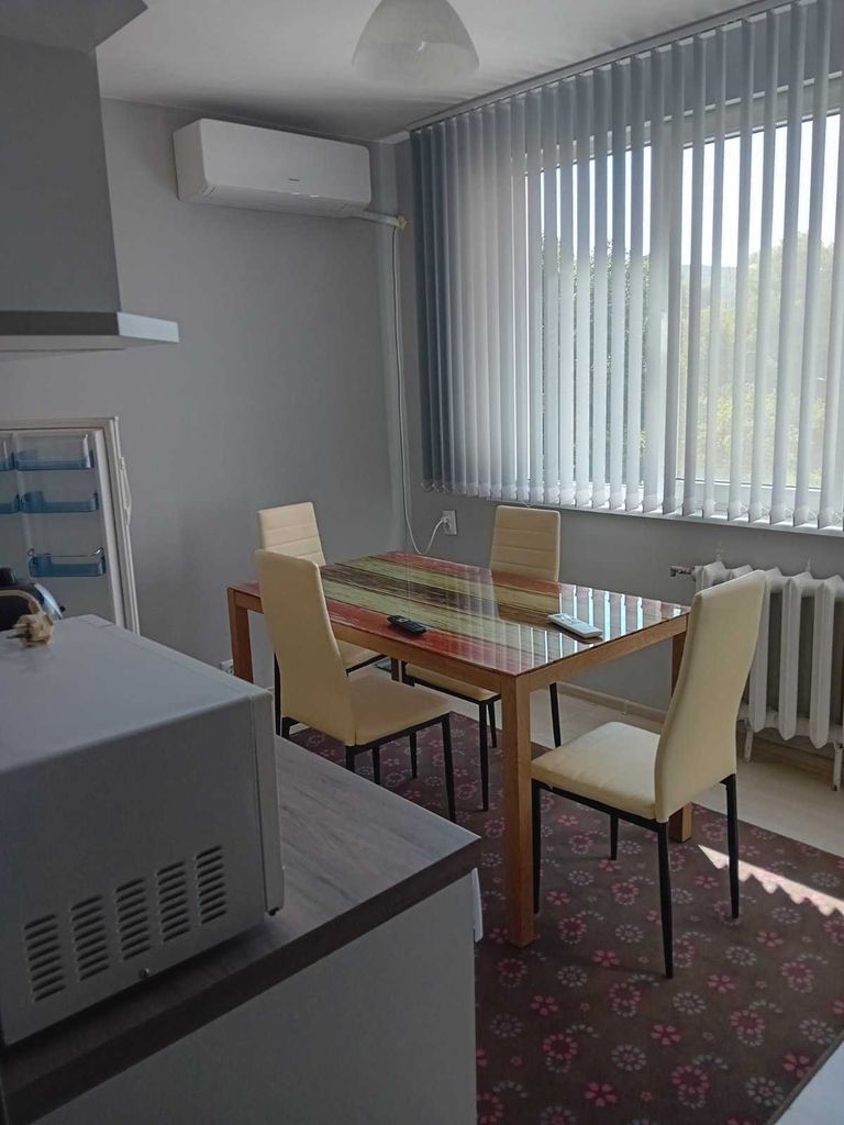 Дава се под наем Двустаен апартамент в Разград, Център - 85 кв.м за 255 € - Снимка #2