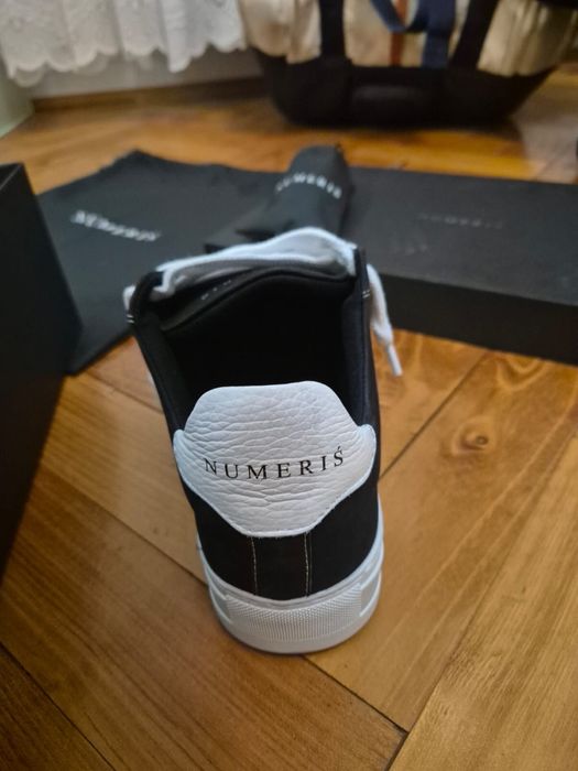 Numeriś atelier acrylic black