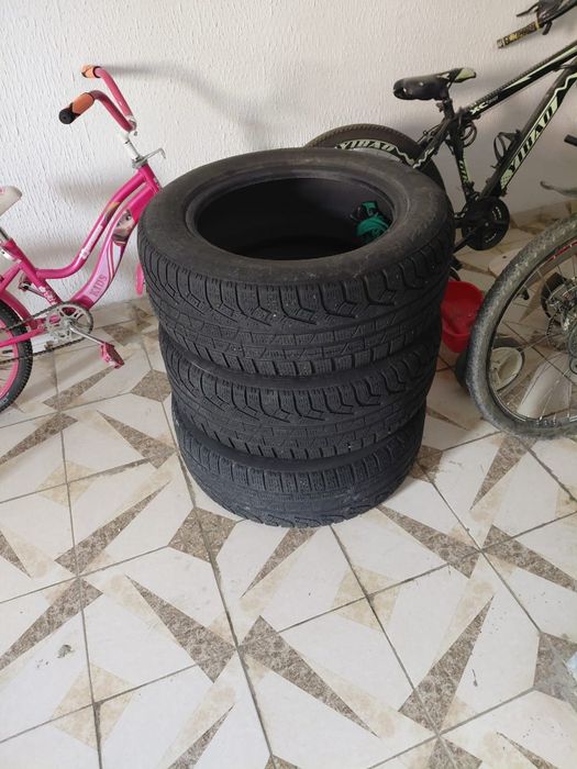 Продам покрышки липучки 35000 за 3 шт