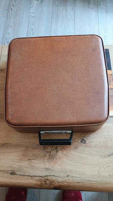 Продавам пишеща машина