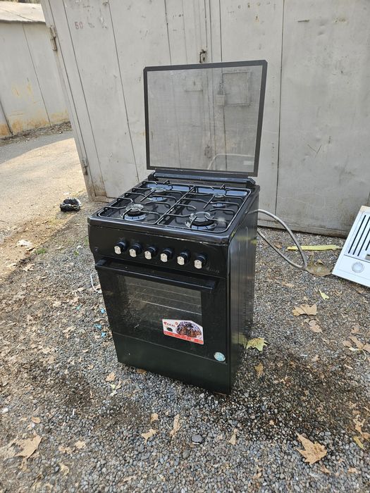 Продаётся газ плиту и вытяжка рабочий