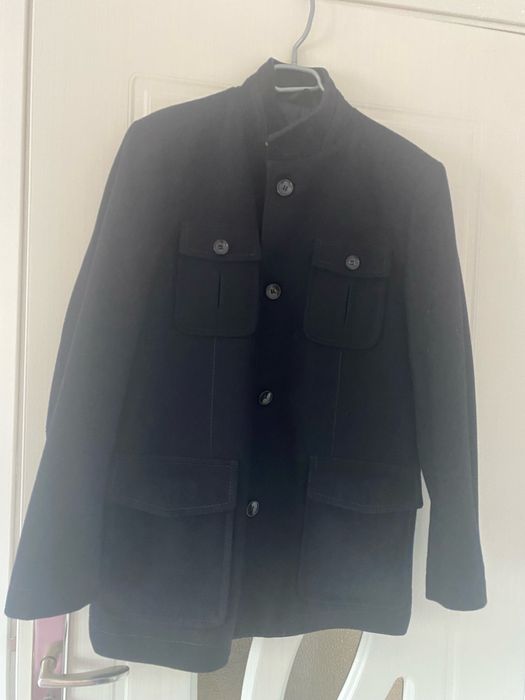 Palton bărbătesc îmbrăcat o singură data