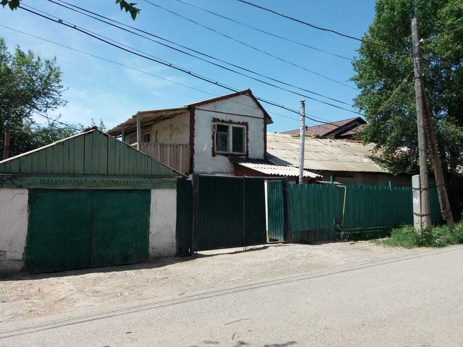 продается дом на первом участке