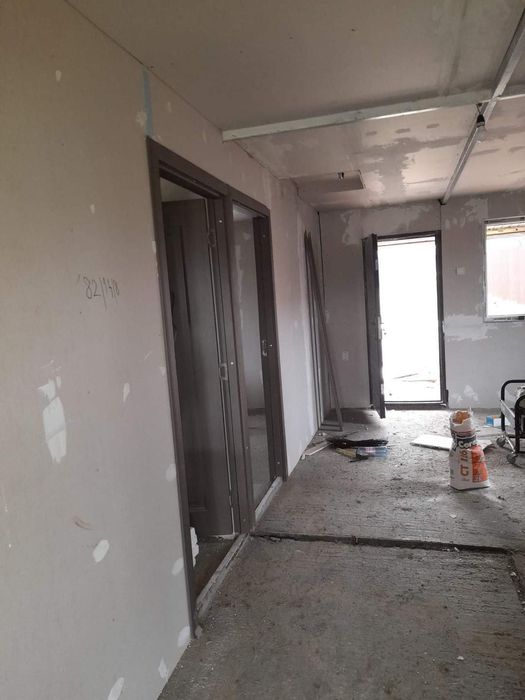 Vand case pe structura metalica cu panouri sandwich