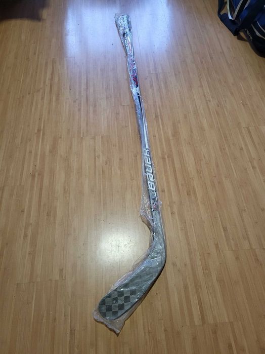 Продам Клюшку Бауер BAYER 1X SE НОВАЯ ! Продам краги WARRIOR  ALPHA