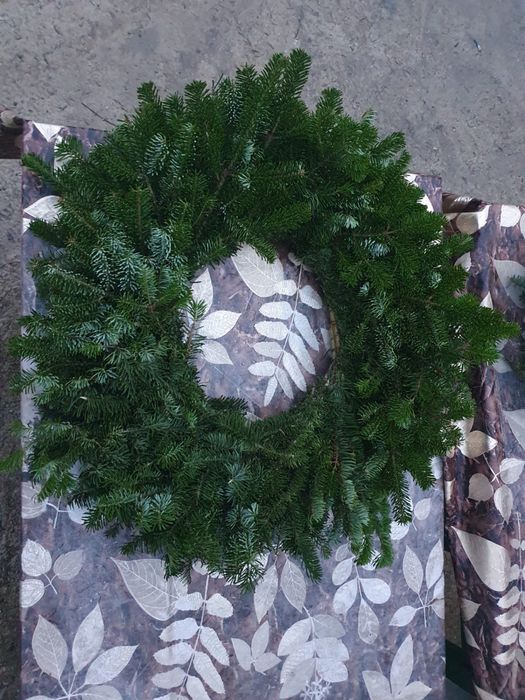 Coronite de brad en-gros pretul incepand de la 8 lei pana la 30