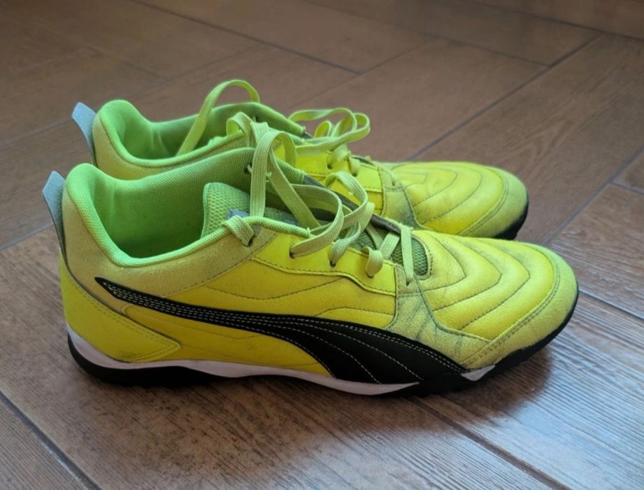 Ghete adidasi fotbal Puma 44.5