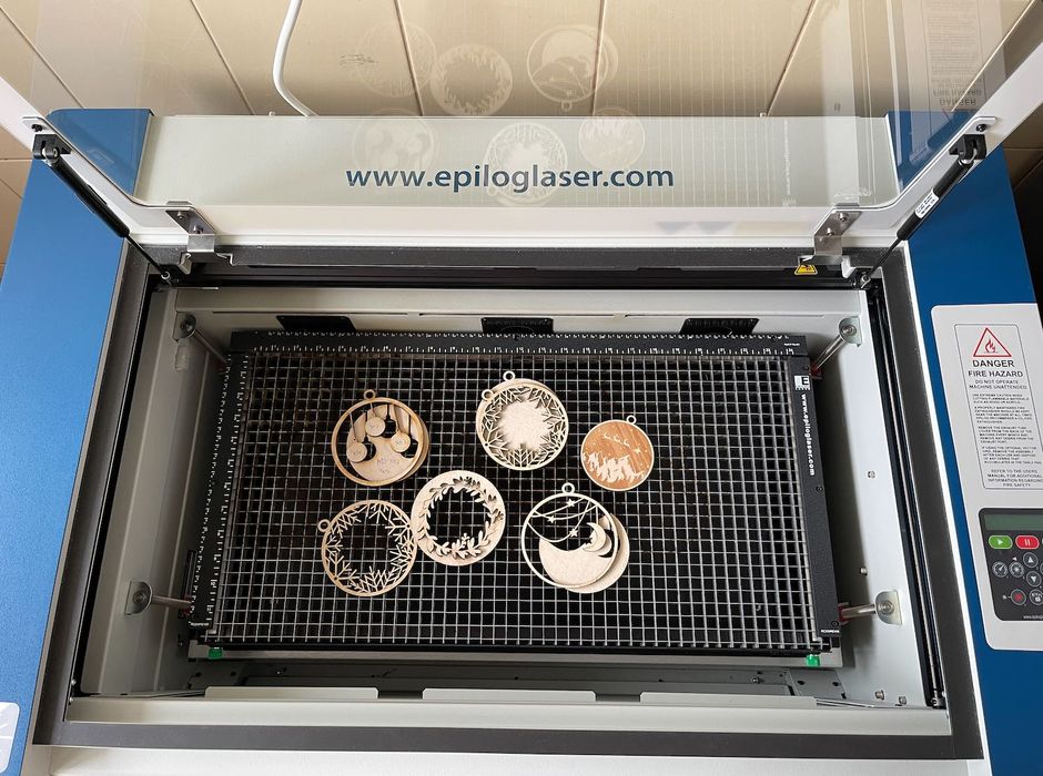 Masina de gravat laser Profesionala Epilog Zing 24 + accesorii