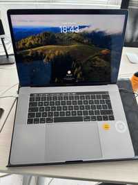 MacBook pro 15inch, i7, 2018, 16 gb RAM, 256 gb