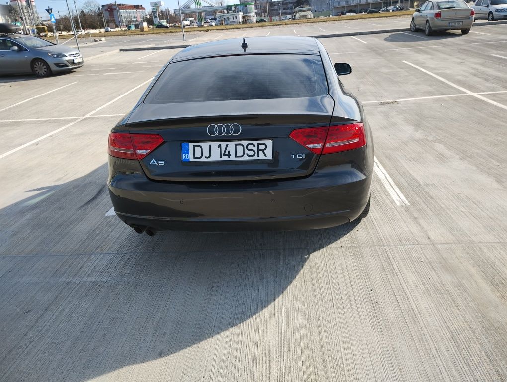 Audi A5 an 2011 luna 9 pret 10650 usor negociabil