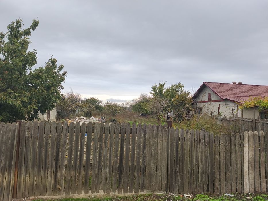 Vând loc de casa fetesti