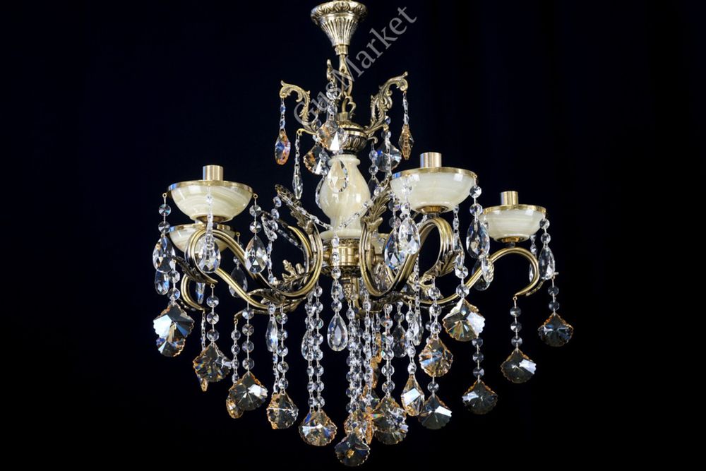 Продам люстру 8 рожковый с ониксом