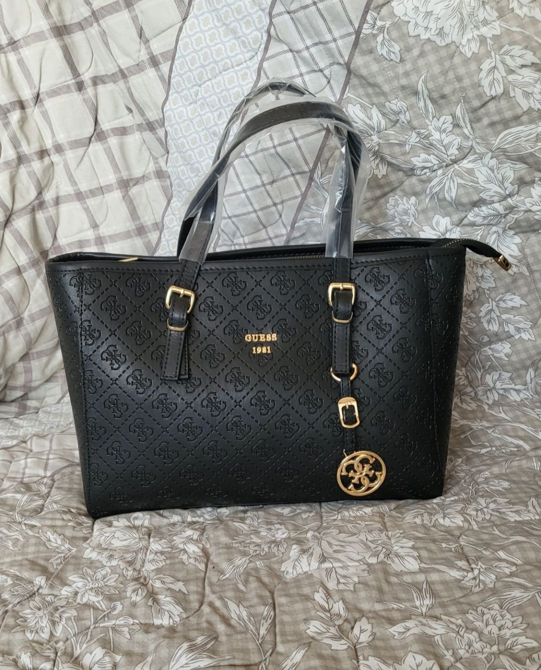 Guess, louis vuitton палазка, бъбрек, чанти, раници и портмонета