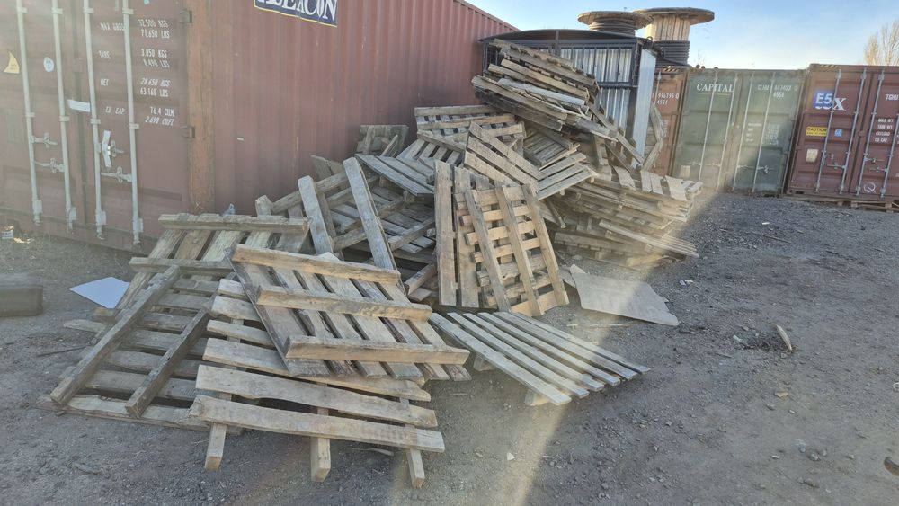Поддоны деревянные, дрова