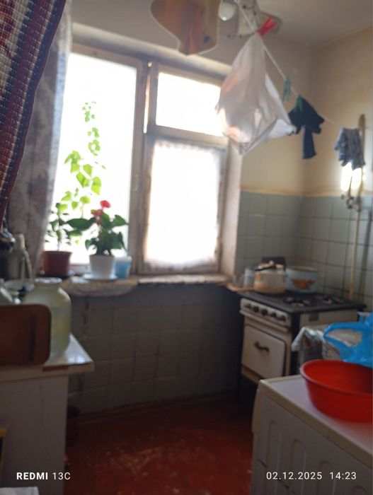 1 xonali uy  3 mkr srochna sotiladi