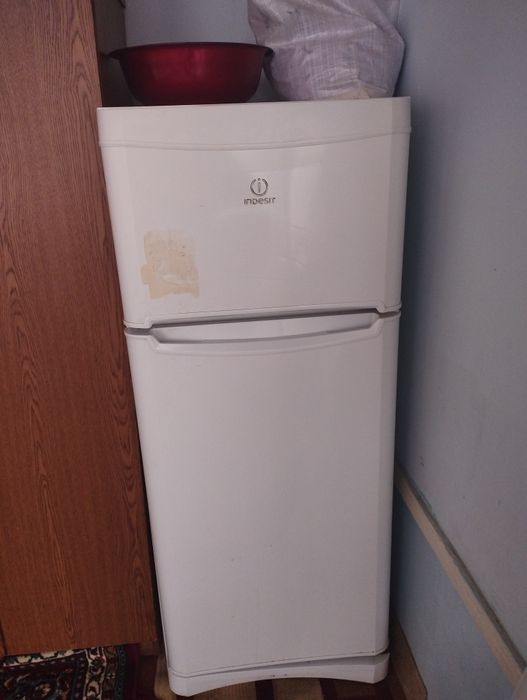 Indesit Холодный 2005 года