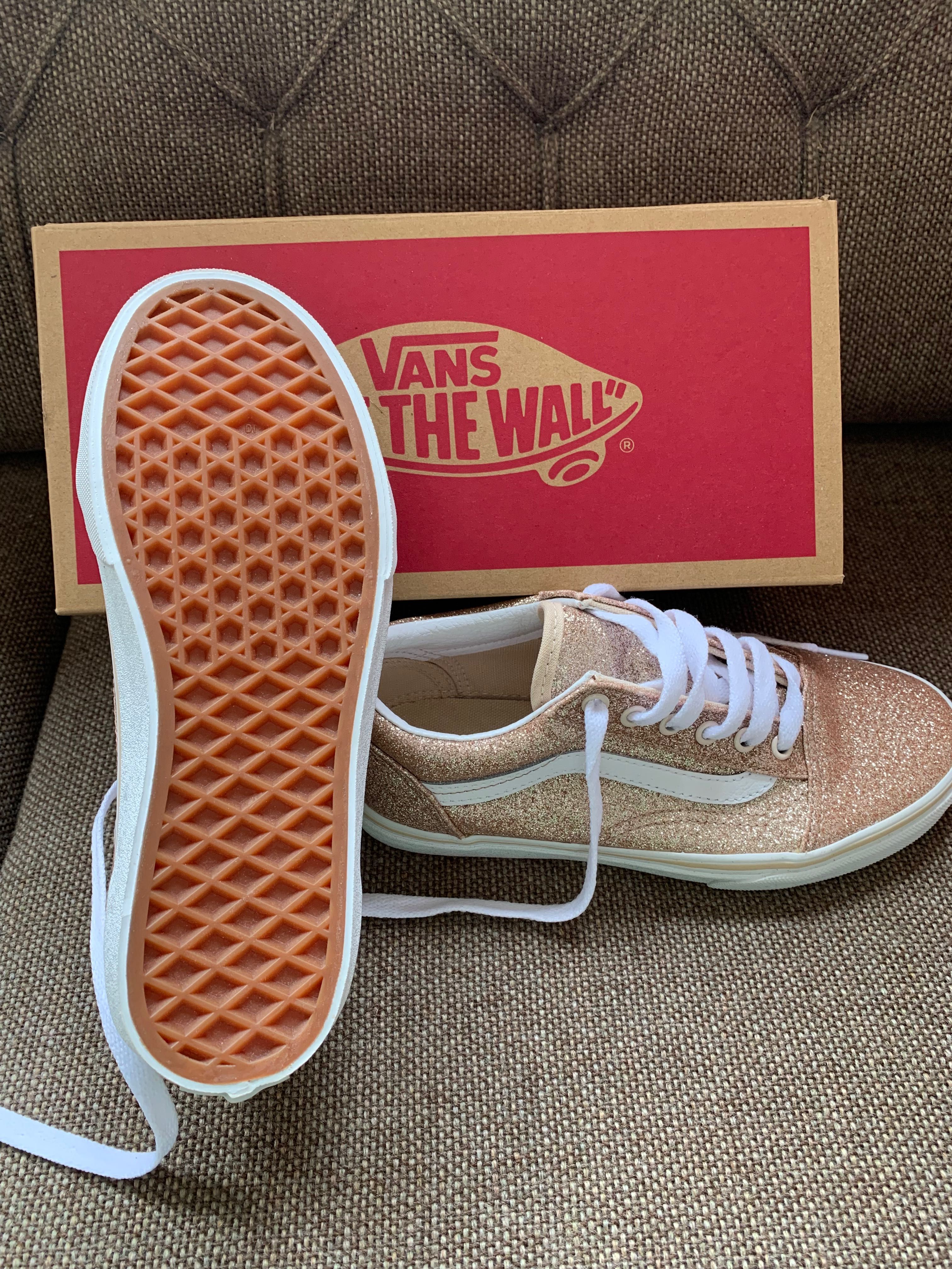 Чисто нови детски кецове Vans