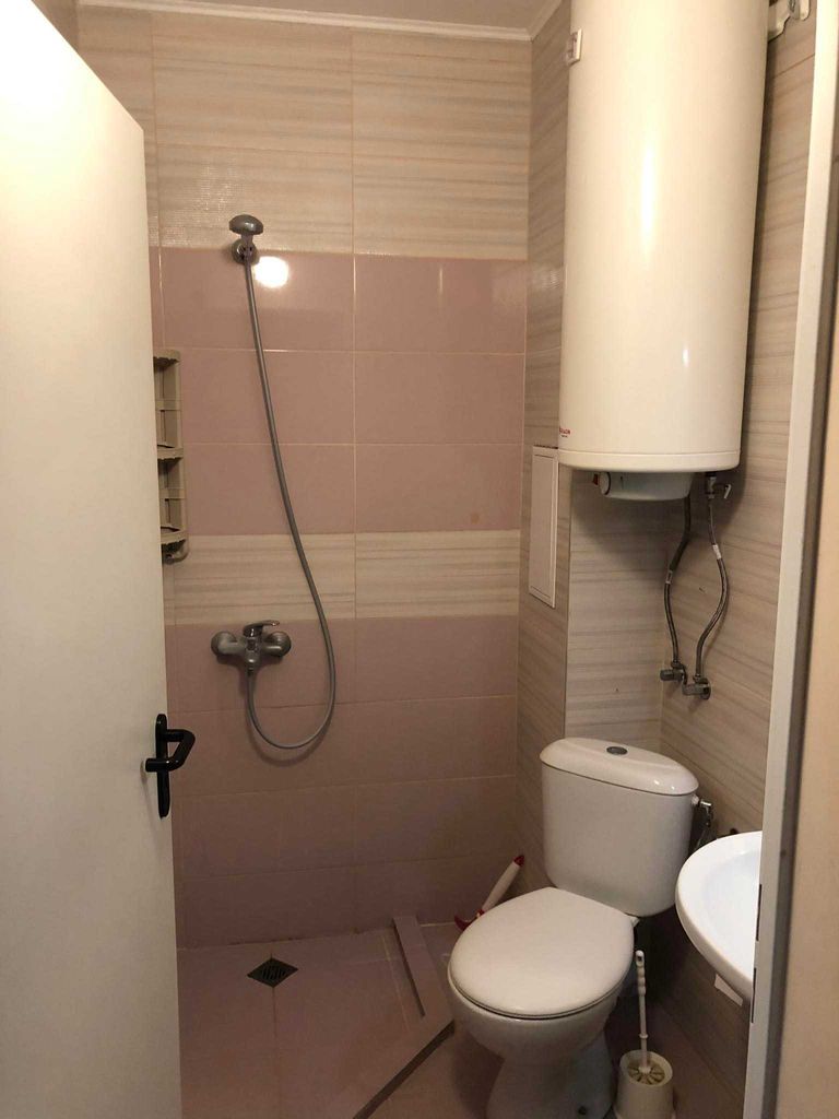 Дава се под наем Едностаен апартамент в Варна, Аспарухово - 35 кв.м за 270.3 € - Снимка #1