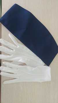 Беретка и белые перчатки для маршировки