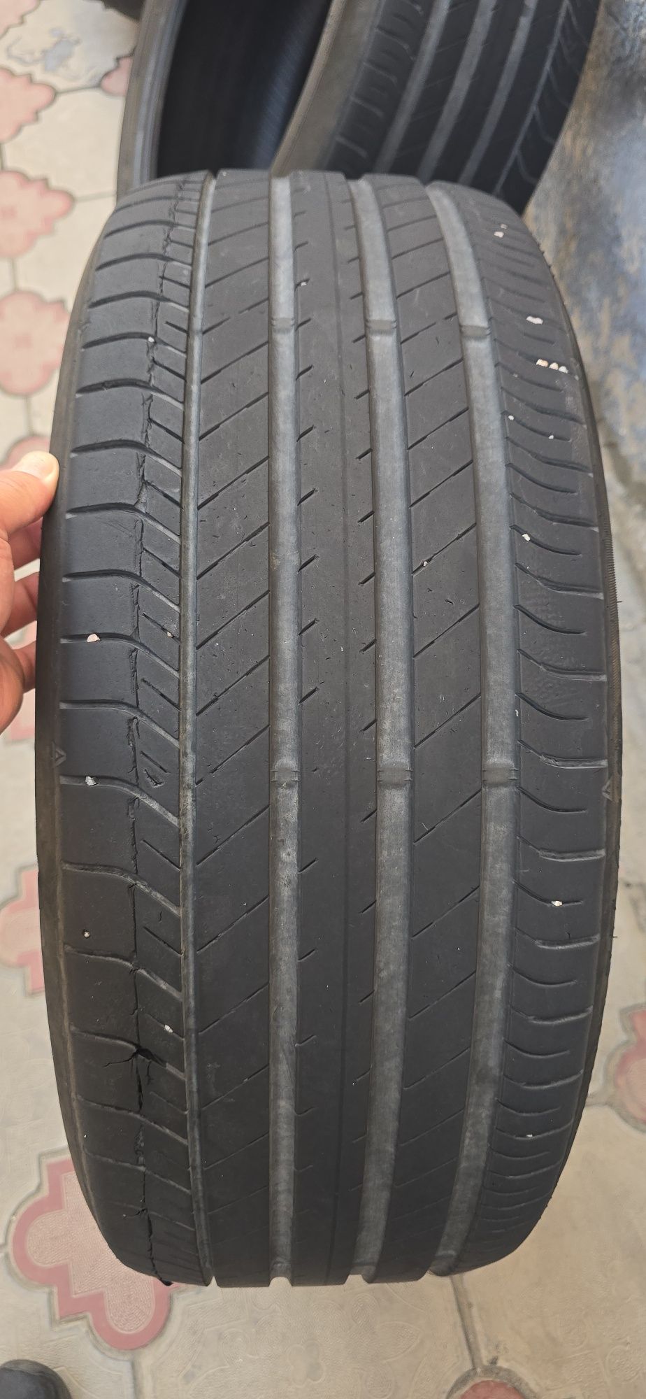 245/45/20  b/u  yaxshi