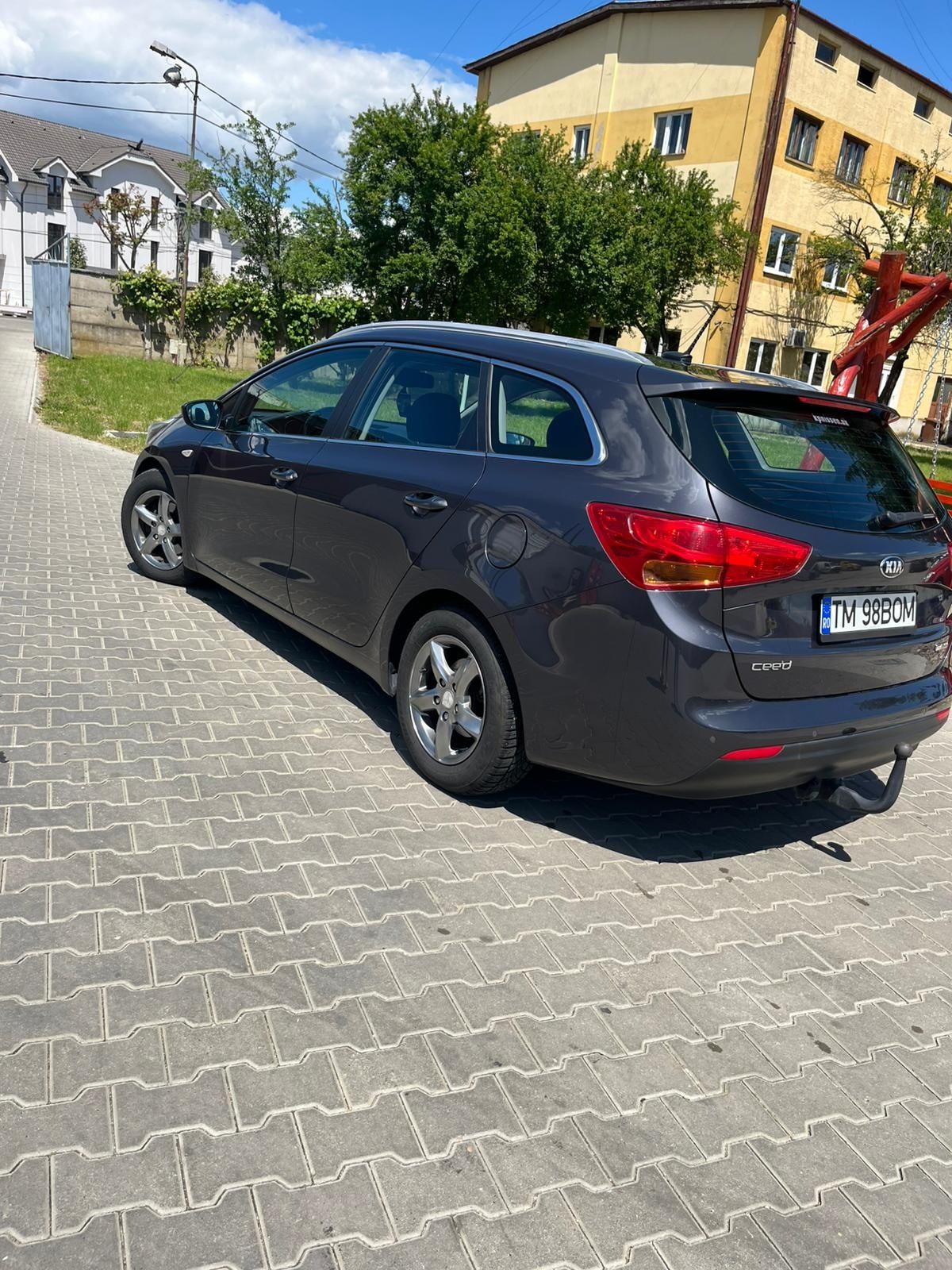 Vând Kia Ceed  motorizare 1.6 crdi.

-norma de poluare Euro 6