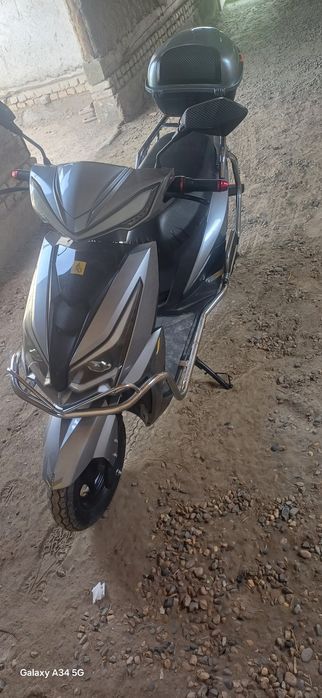 Skuter sotiladi elektr