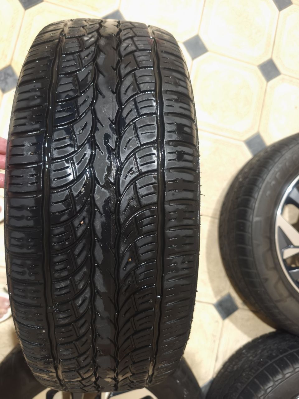 Продам Шины в отличном состоянии 245/45/R18