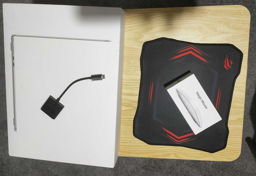 MacBook Air 15.3" M4  ,256 GB +accesorii