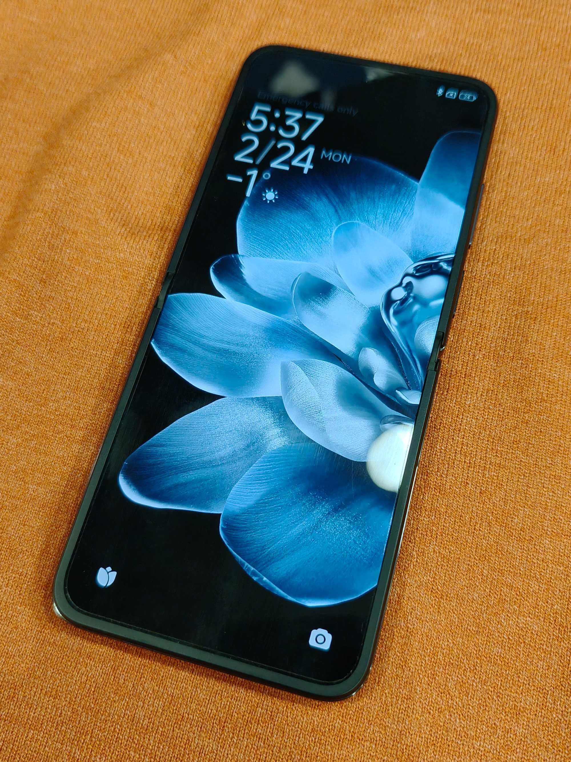 Сгъваем Xiaomi Mix Flip черен 12/256 SD8 Gen3 Leica